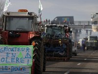It's tricky finding the best route to Toulouse & the airport - farmers are protesting