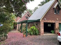 Nick and Stephen headed to Maleny to see Owen and Denise Traynor's new home.