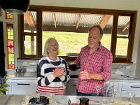 Time to open a bubbles to complement the pizzas that were ready to prepare.