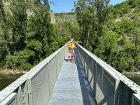 The pedestrian bridge over l'aveyron to Cazals