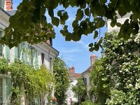 The headed through small village of ‎Chédigny which was beautiful so they stopped at the lovely Café de Chedigny for lunch.